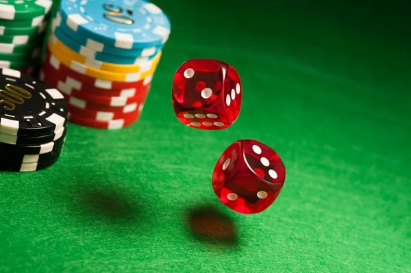 Live Fishing Games table with multiple players aiming at animated fish targets