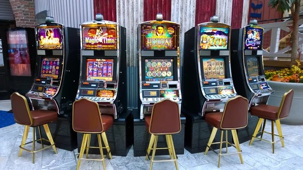 Live Free Bet Blackjack table with dealer and player hands